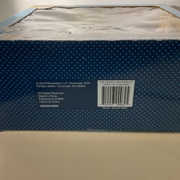 The Mensch on a Bench Plush Toy with Storybook - Picture 3 of 5